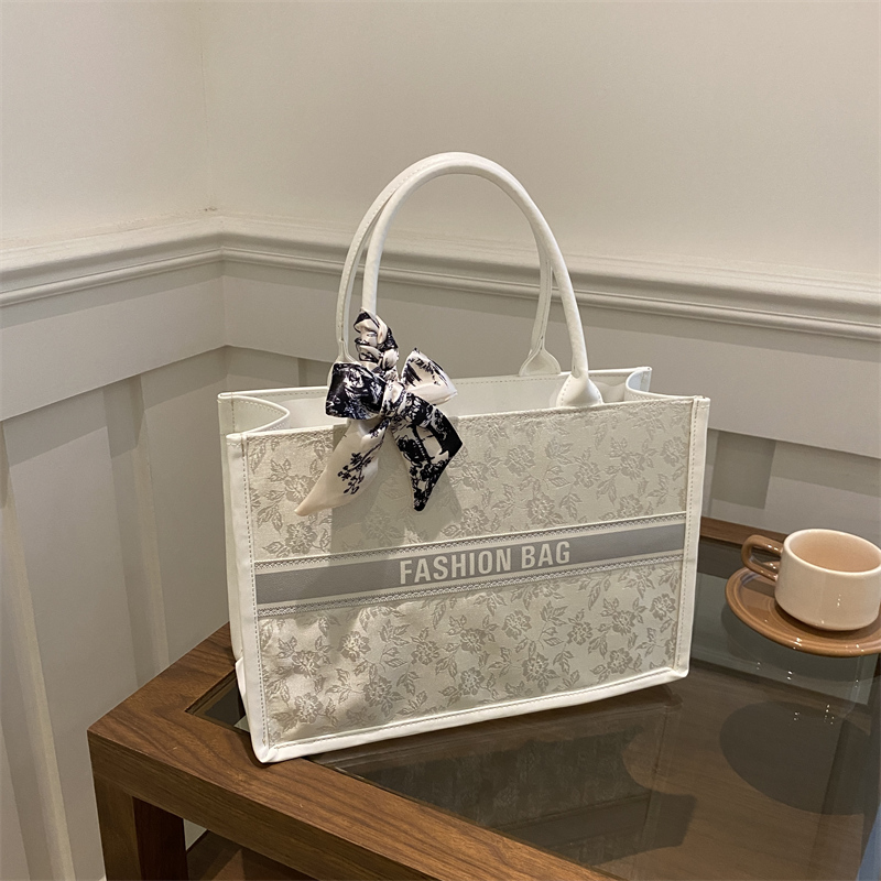 Luxury Bags Vendor - 럭셔리하고 우아한 여성용 토트백, 자수 꽃무늬