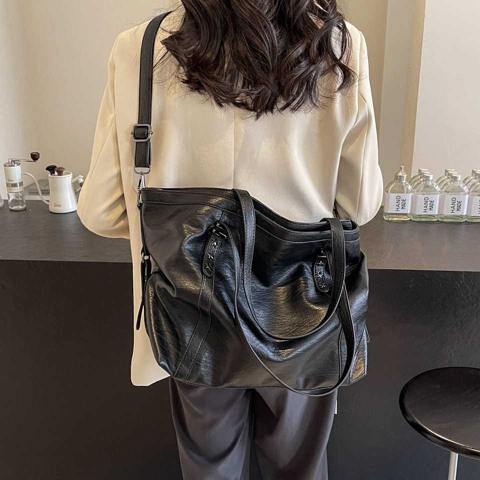 여성용 빅 블랙 숄더 크로스백 2026 호보 쇼퍼백 솔 - Luxury Bags 2026 리뷰 및 가격