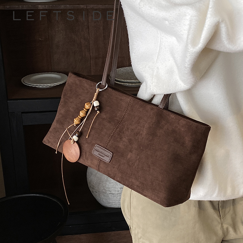 LEFTSIDE 레트로 스웨이드 숄더 토트백, 우드 비 - Luxury Bags 2026 리뷰 및 가격