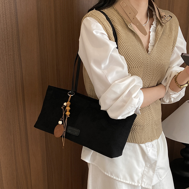 LEFTSIDE 레트로 스웨이드 숄더 토트백, 우드 비 - Luxury Bags 2026 리뷰 및 가격